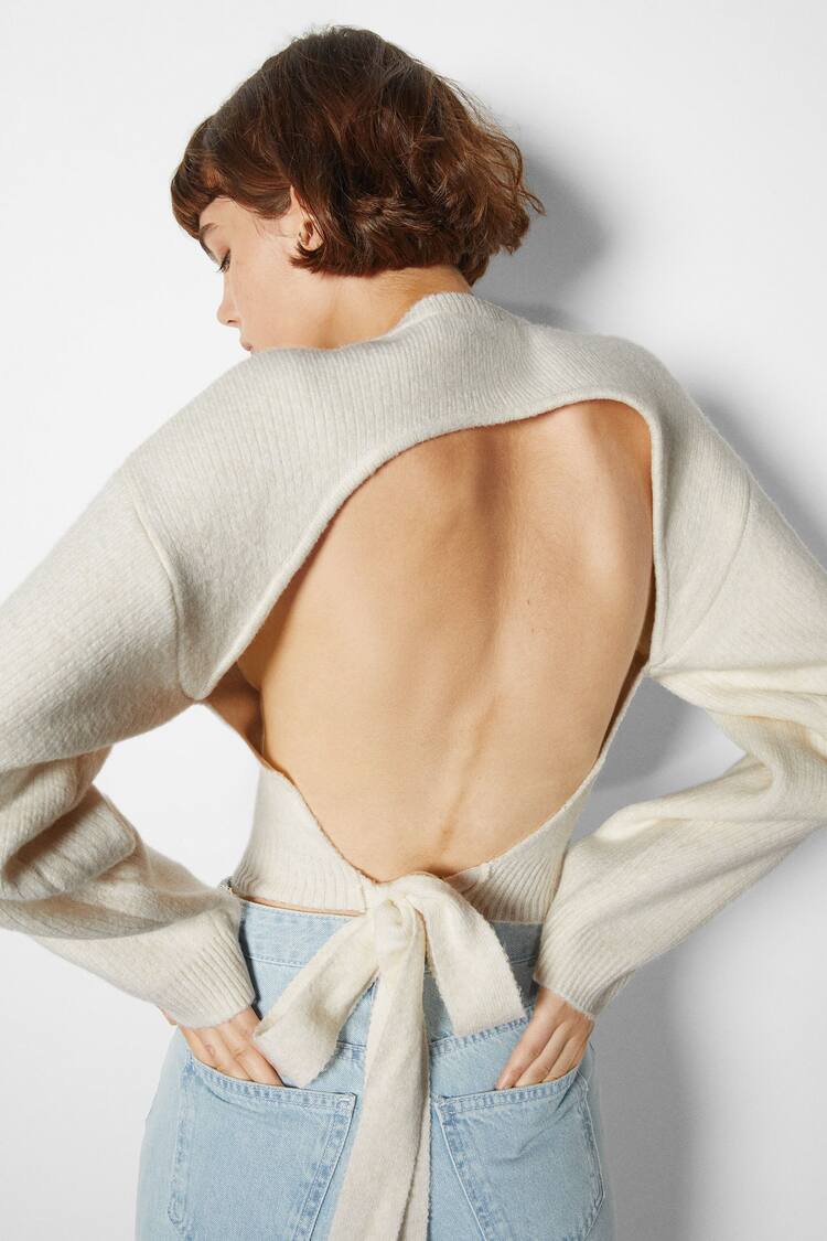 Round neck sweater with open back