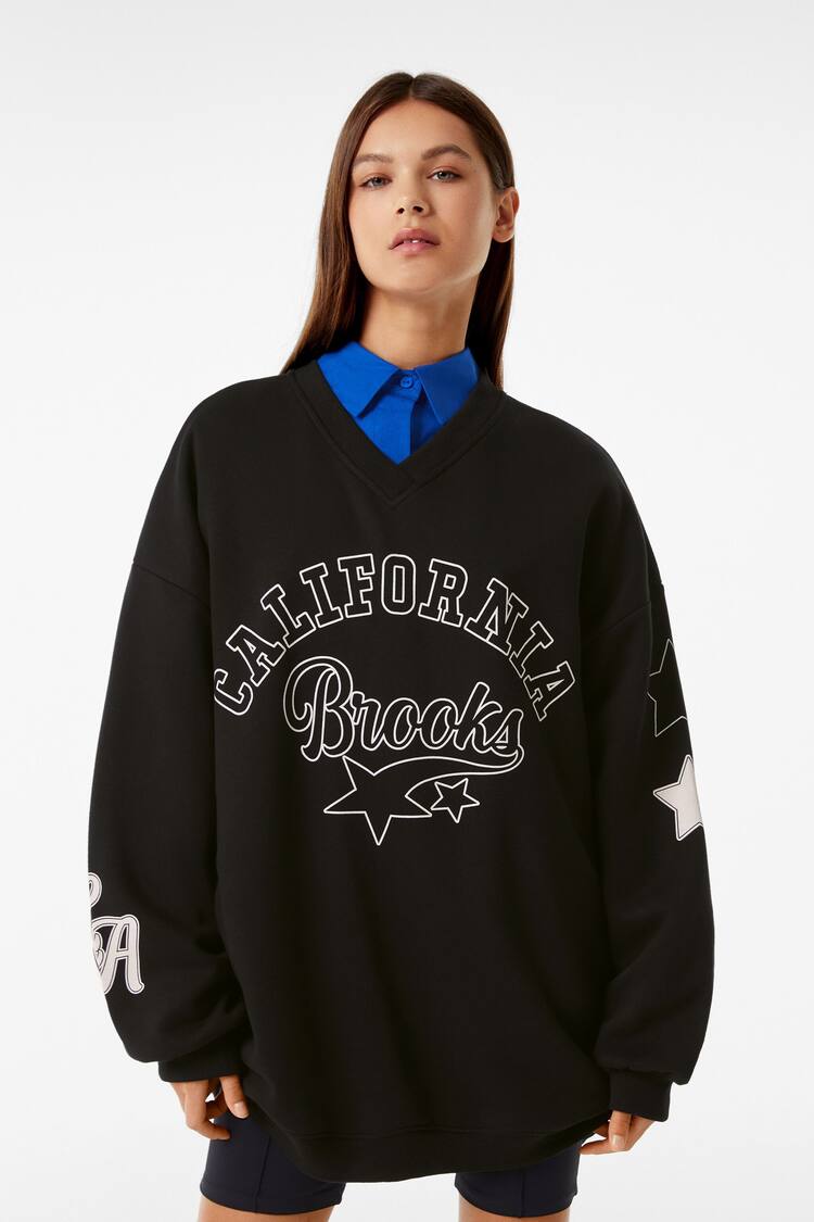 Oversize-Sweatshirt mit V-Ausschnitt und Print