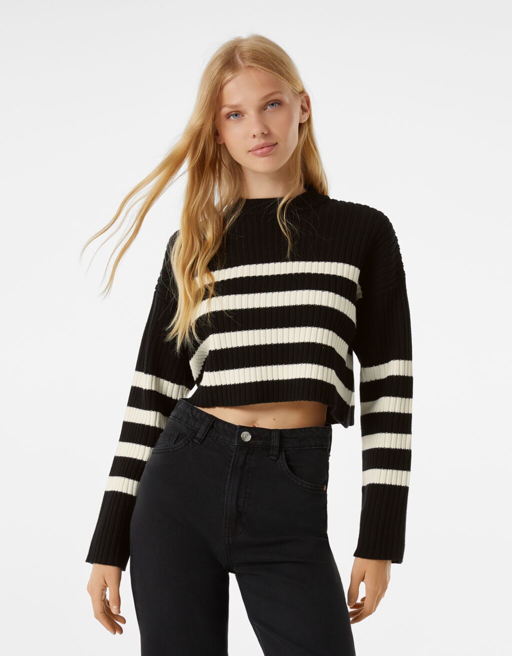 Round neck ribbed striped sweater