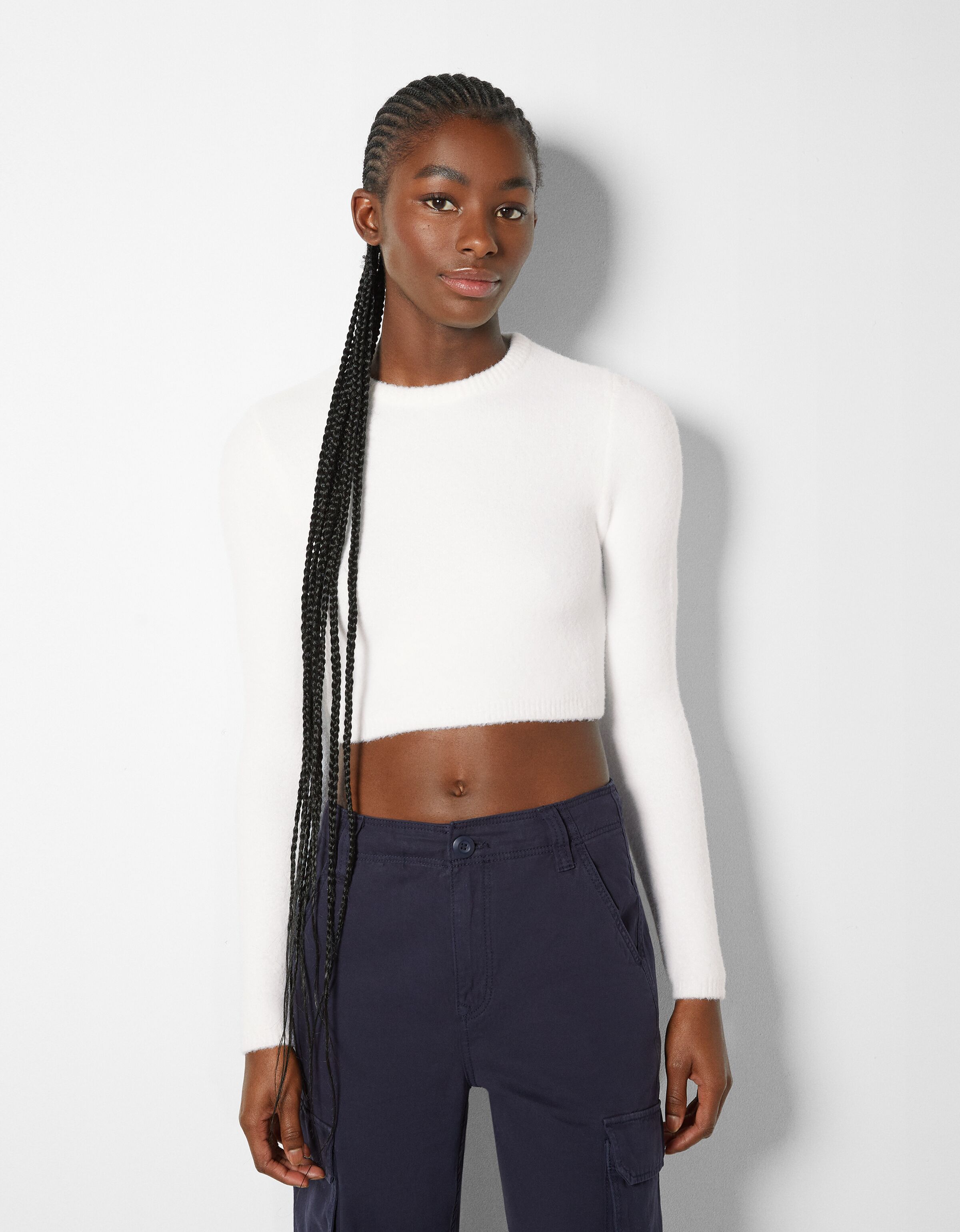 Round neck cropped faux fur sweater 