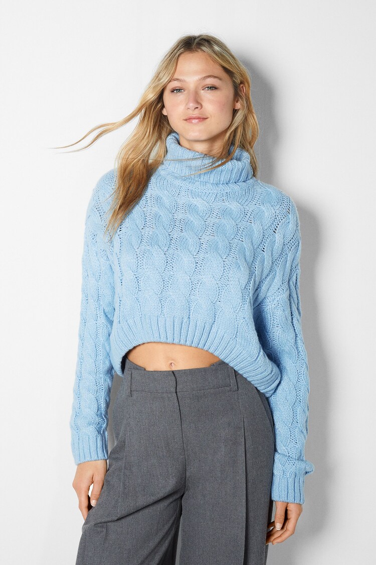 Pleten pulover z visokim ovratnikom in vzorcem osmic