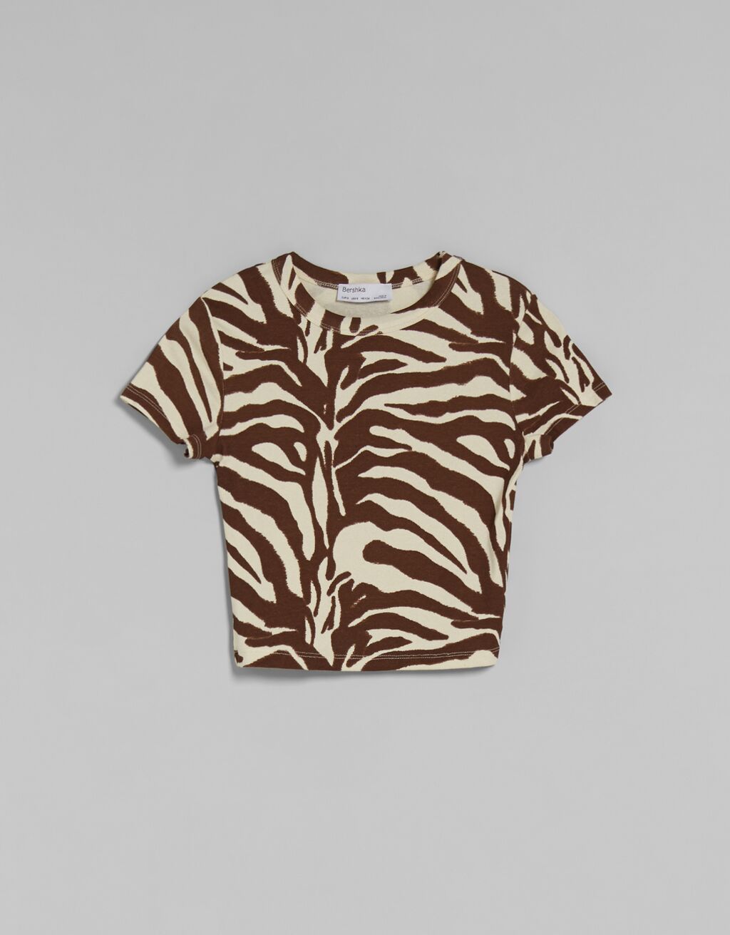 Short sleeve T-shirt with animal print.