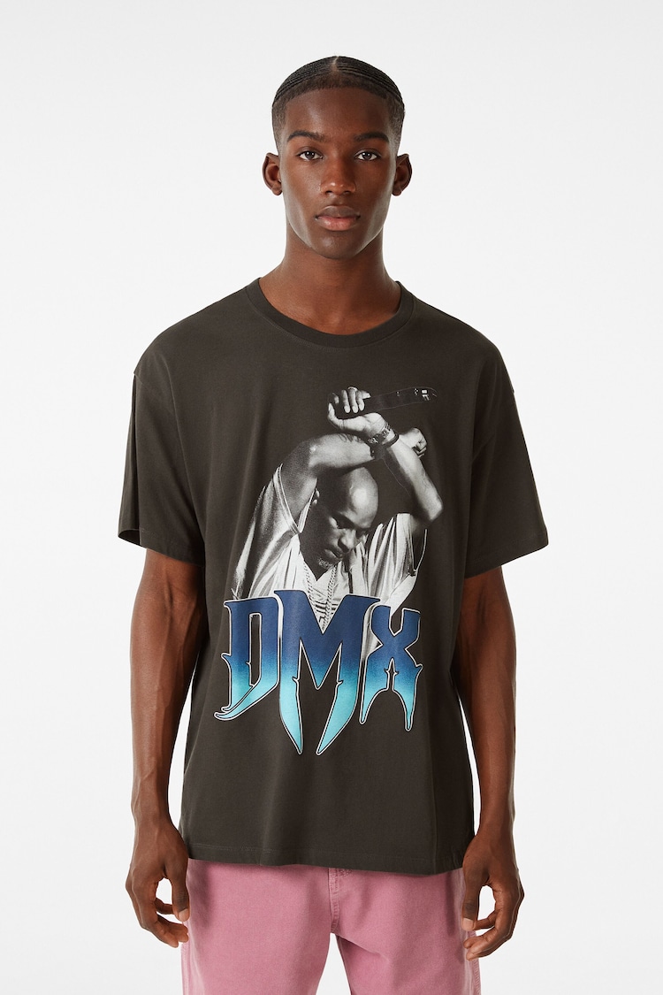 Kısa kollu DMX desenli t-shirt