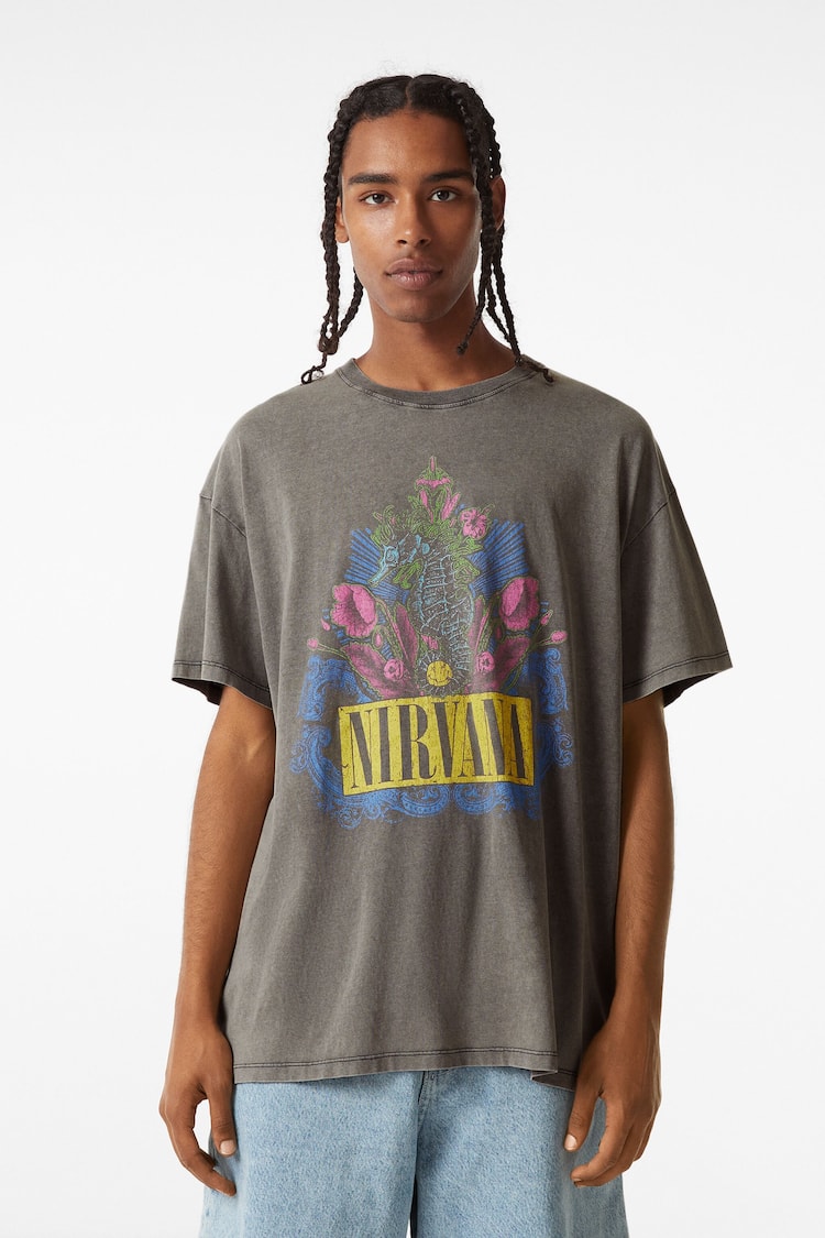 Bluzë me mëngë të shkurtra me logon e Nirvanave