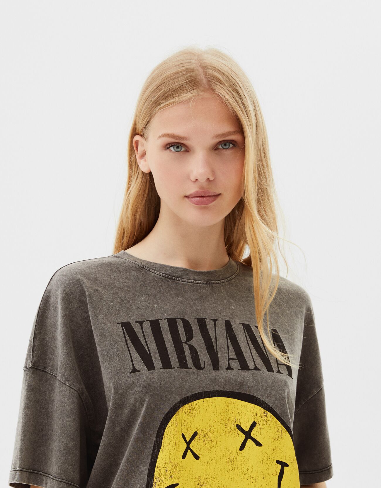Surgir vestíbulo Tiranía Bershka - Camiseta manga corta Nirvana print happy face