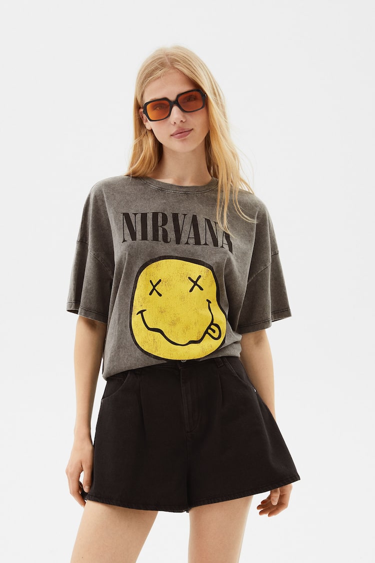Lühikeste varrukatega ja õnneliku näoga T-särk Nirvana