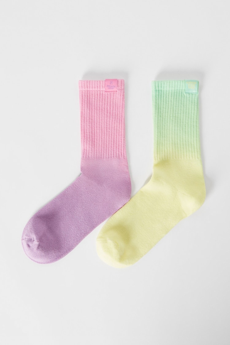 2 paari värviüleminekuga sokke