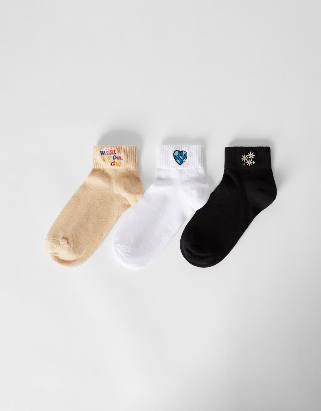 Conjunto de 3 pares de meias soquetes com bordado