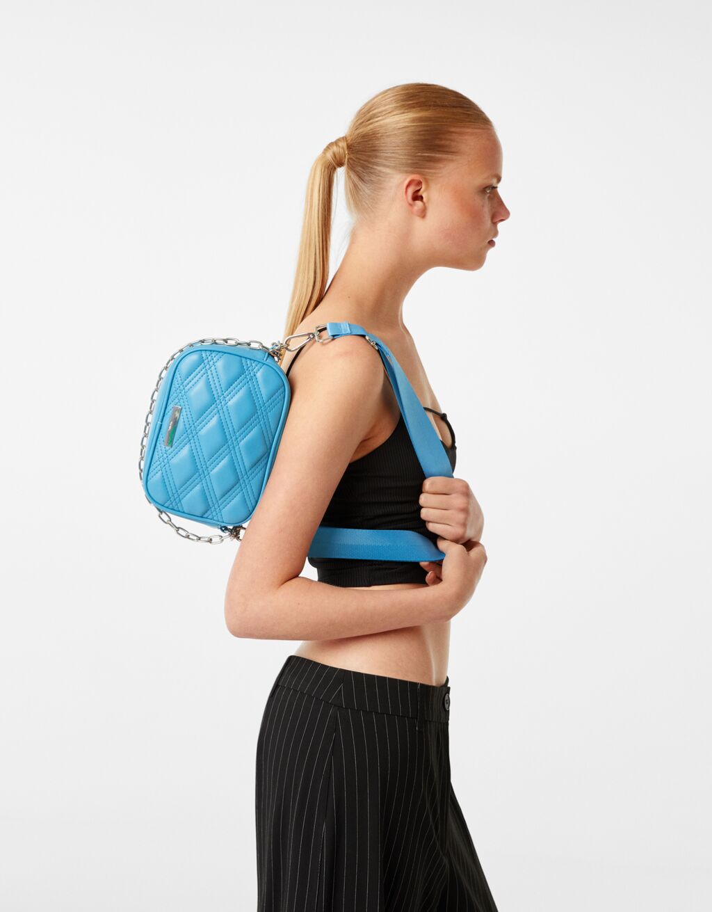 Crossbody bag with chain Woman Bershka