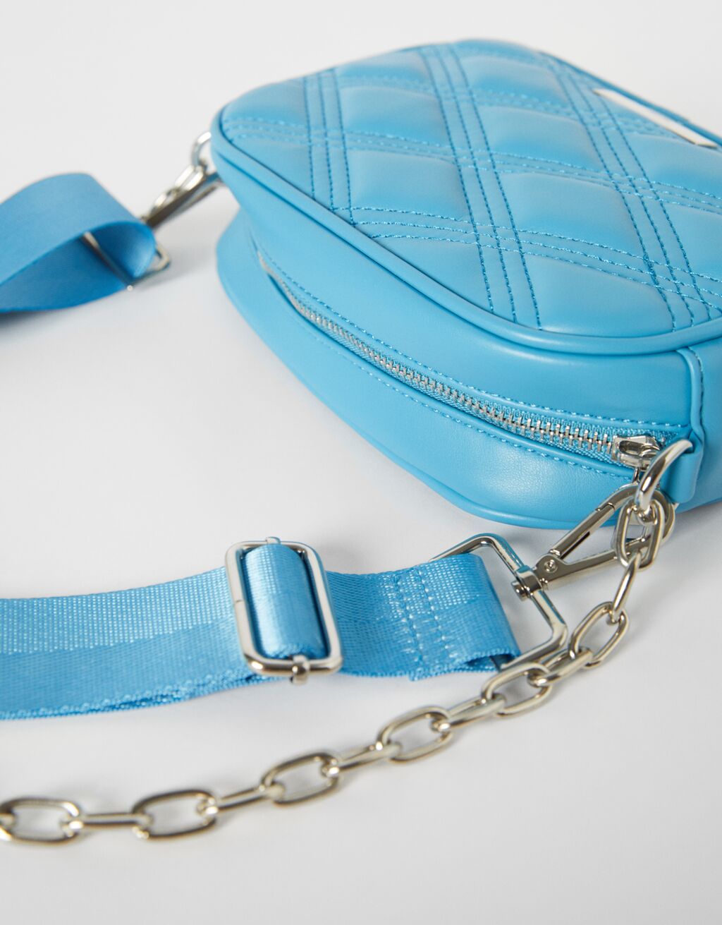 Crossbody bag with chain Woman Bershka