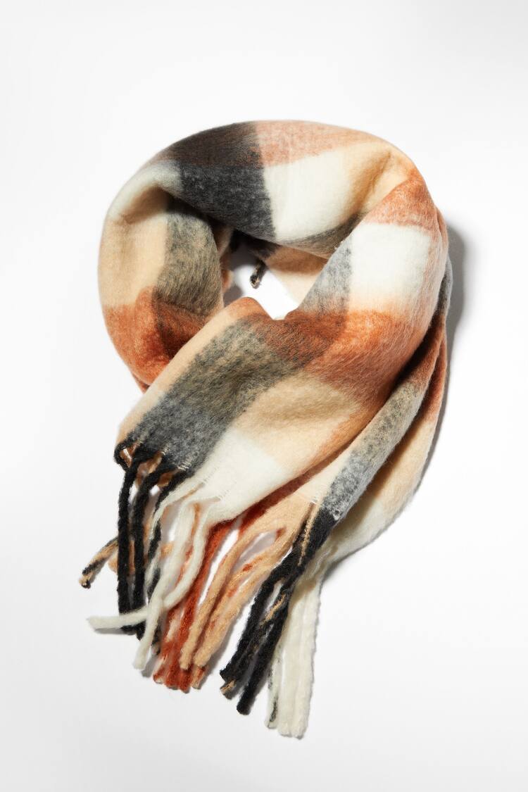 Check scarf