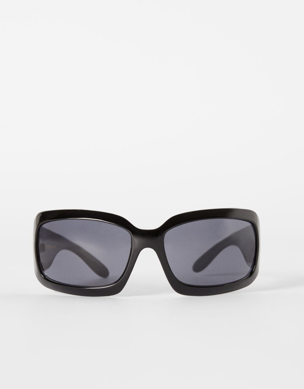 Черные солнцезащитные очки макси