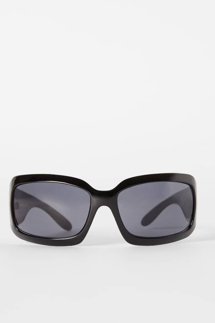 Черные солнцезащитные очки макси