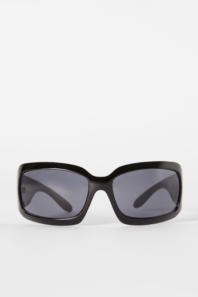Lielas saulesbrilles melnā krāsā
