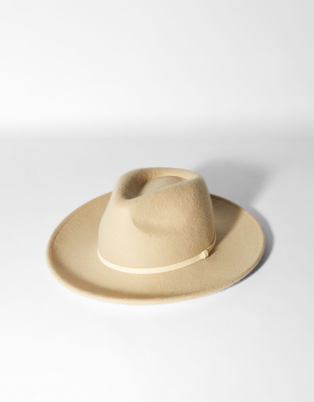 Monochrome hat
