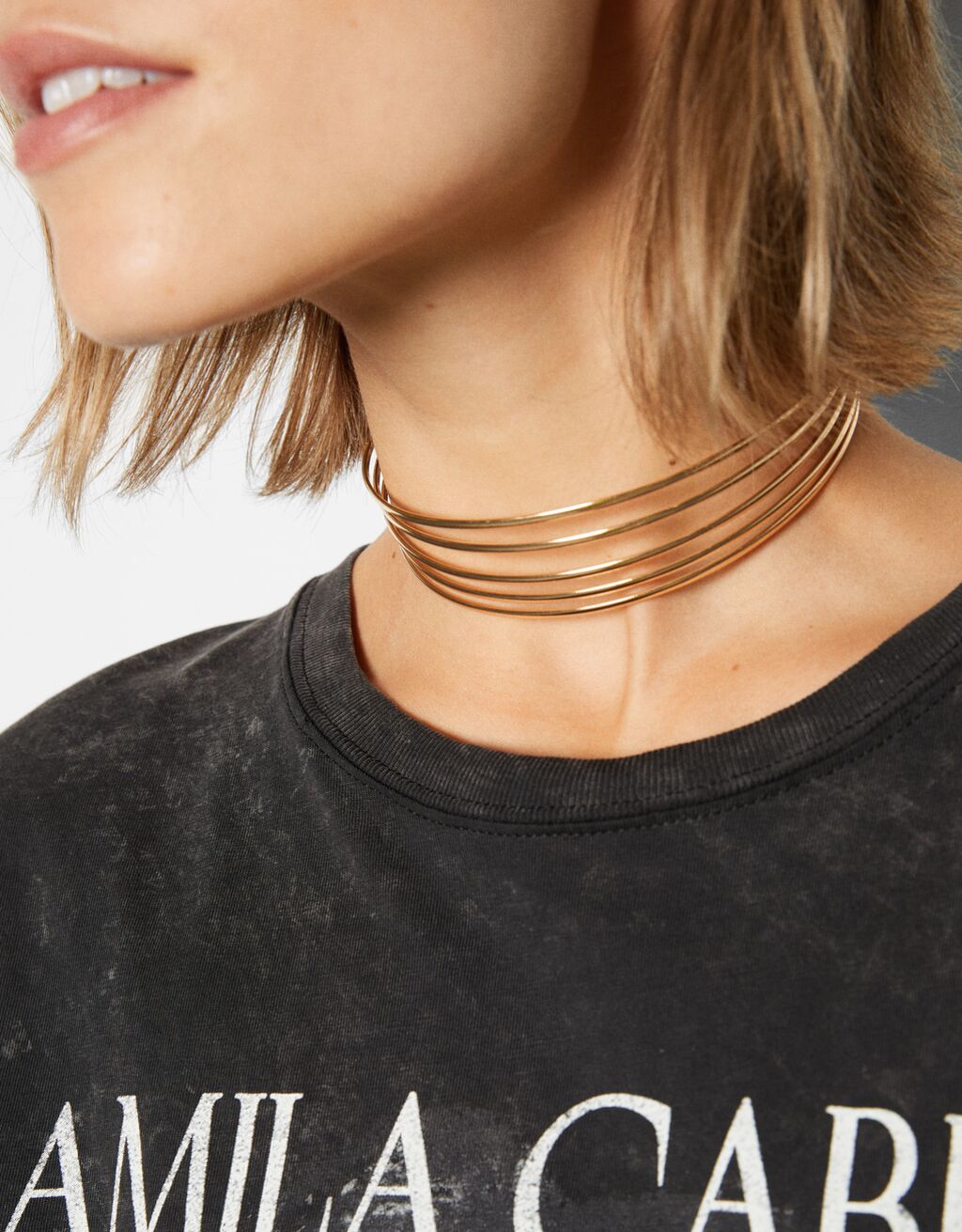 Choker necklace with hoops