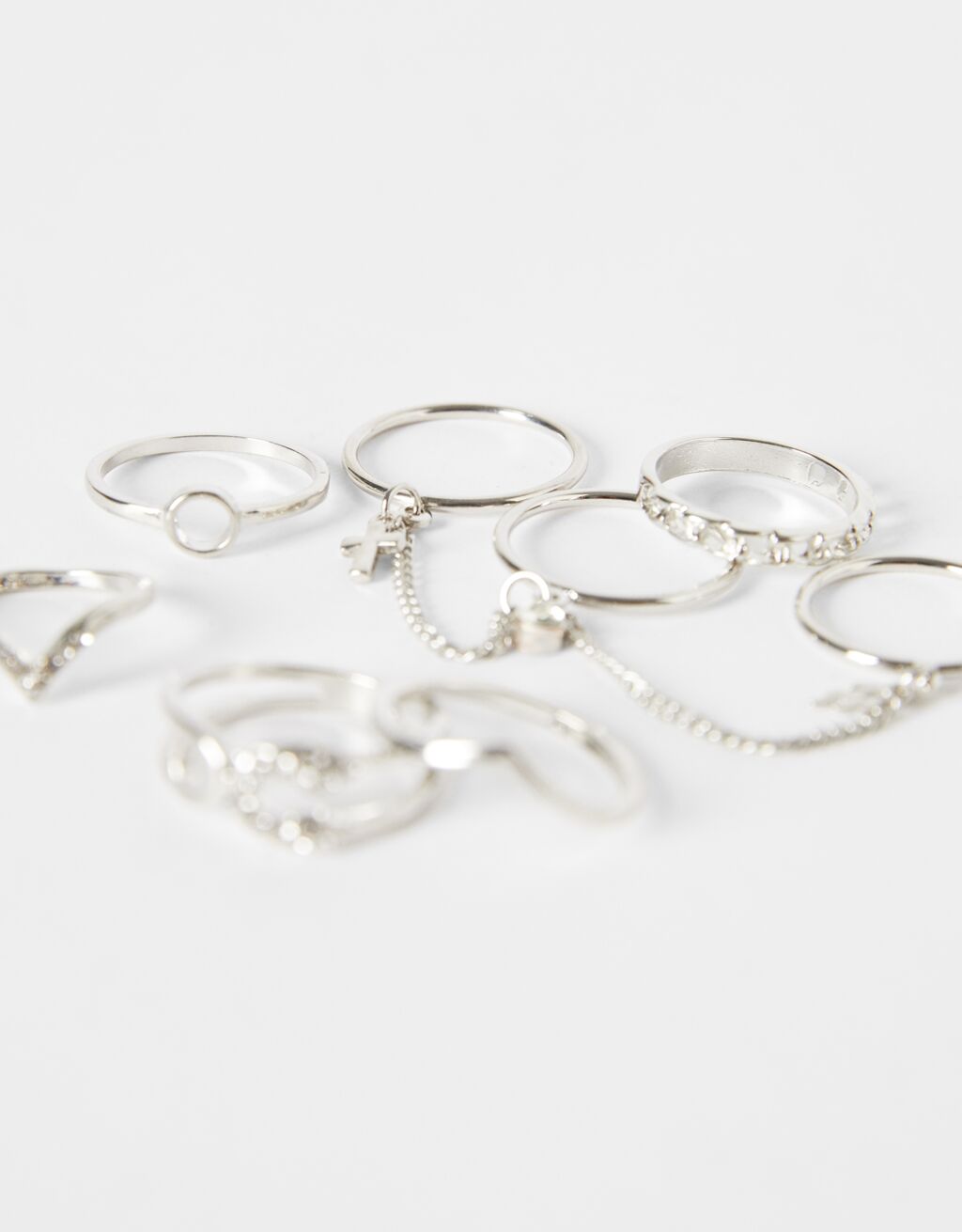 Set of 8 chain rings with cross Woman Bershka