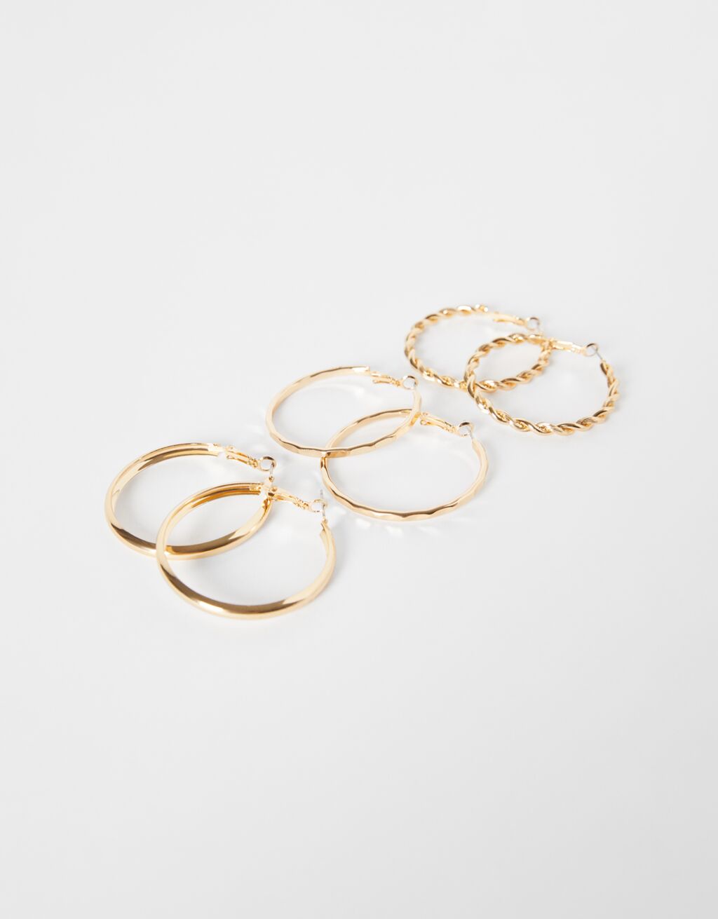 Set of 3 pairs of textured thin ring earrings