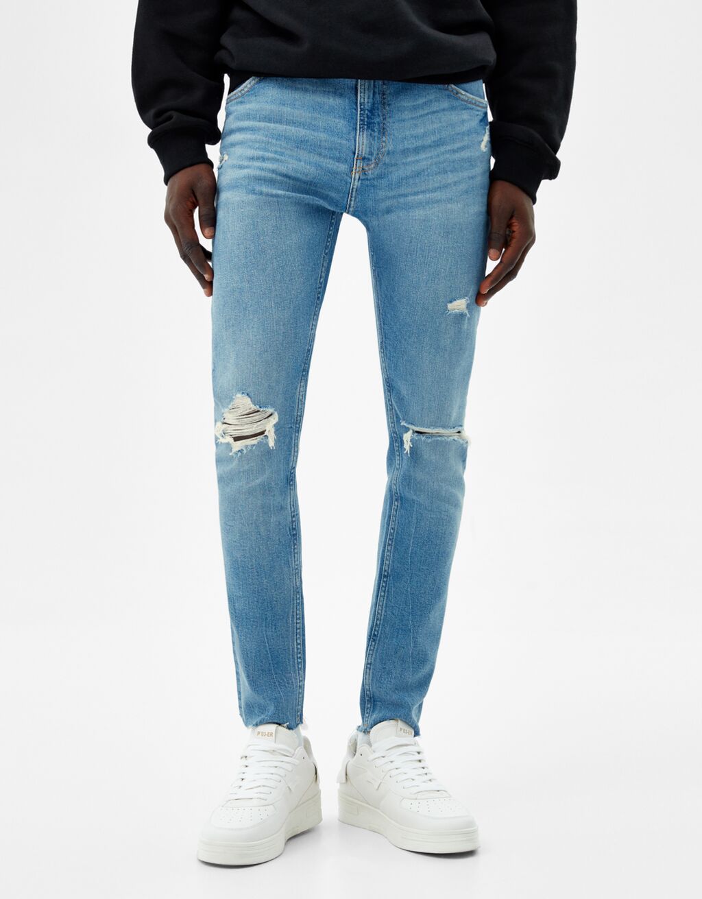 ג'ינס סופר skinny עם קרעים
