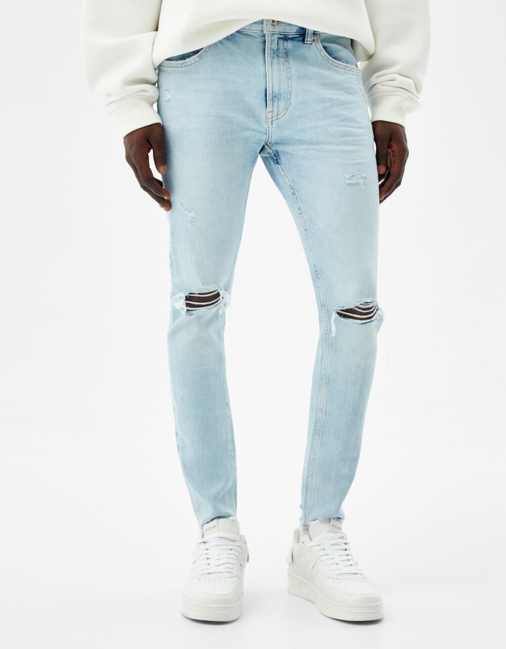 ג'ינס סופר skinny עם קרעים