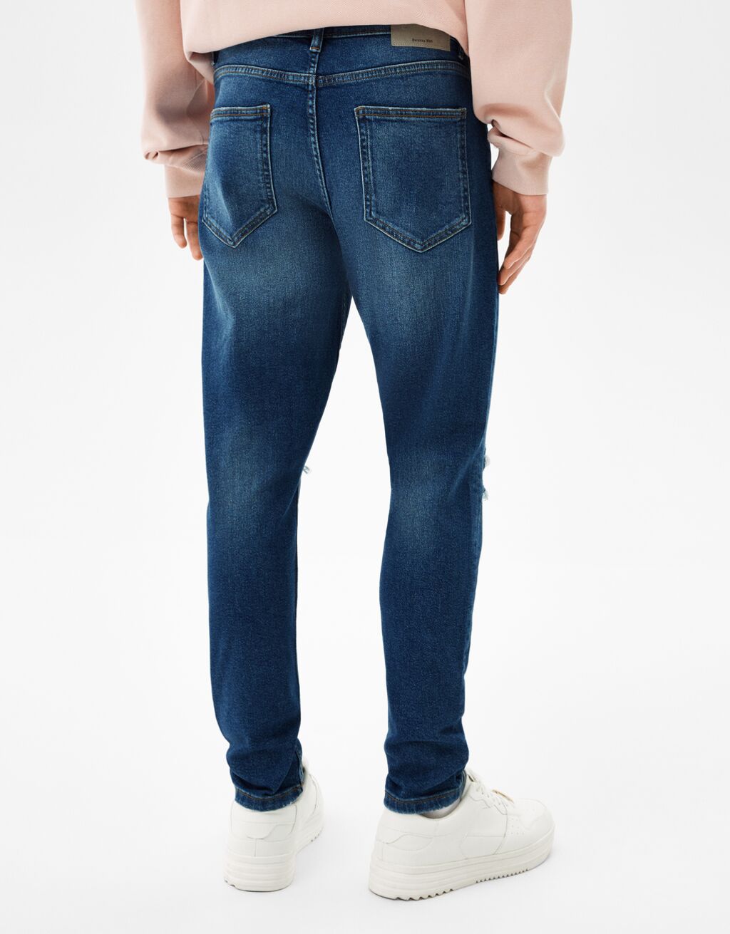 Ripped carrot fit jeans Man Bershka