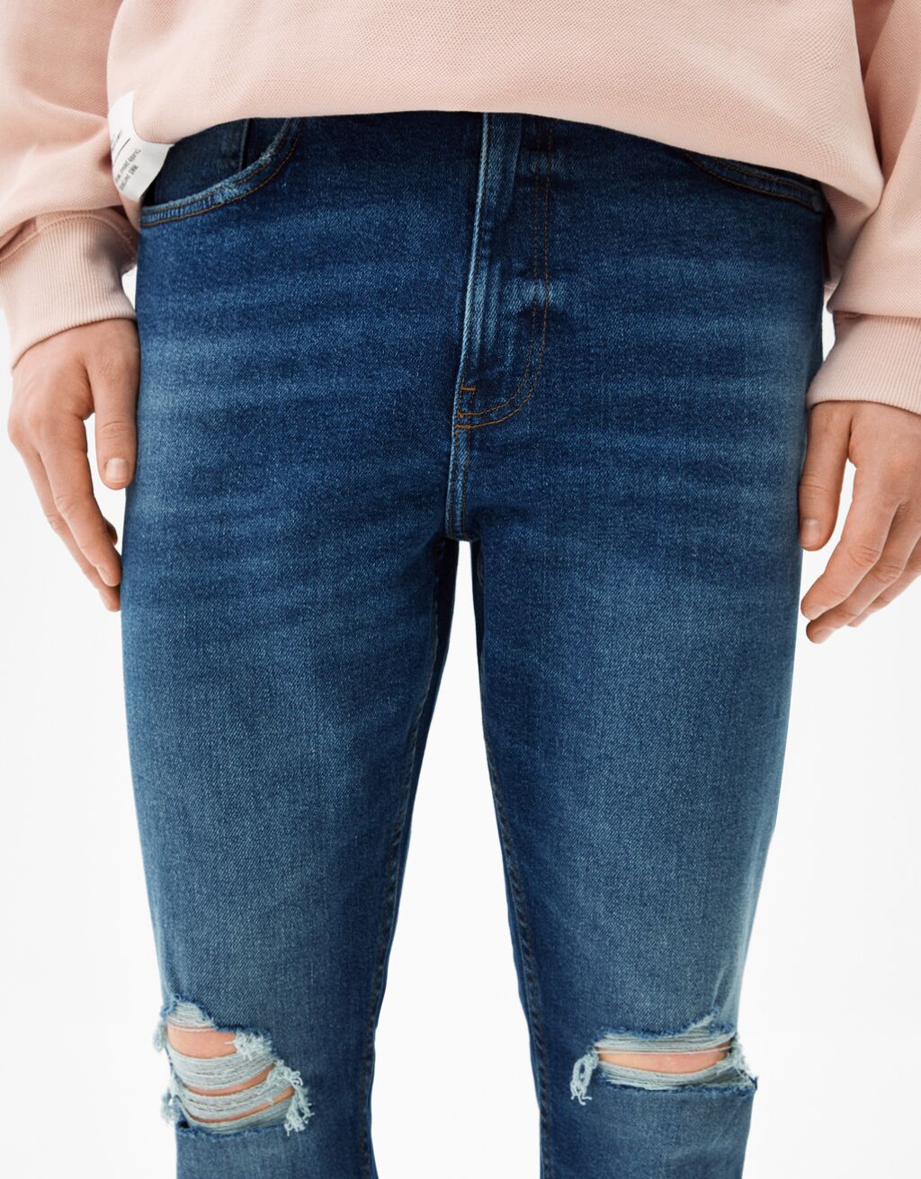 Ripped carrot fit jeans Man Bershka