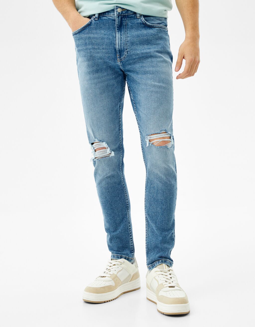 Ripped carrot fit jeans