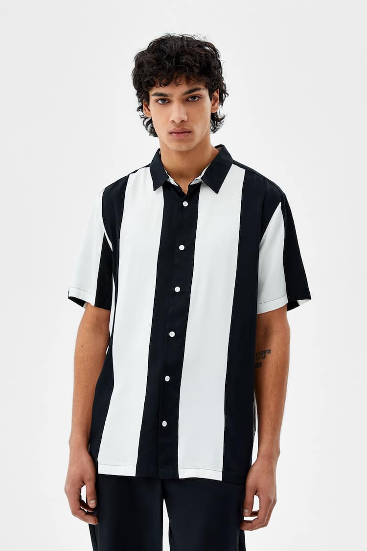 Short sleeve shirt with striped twill