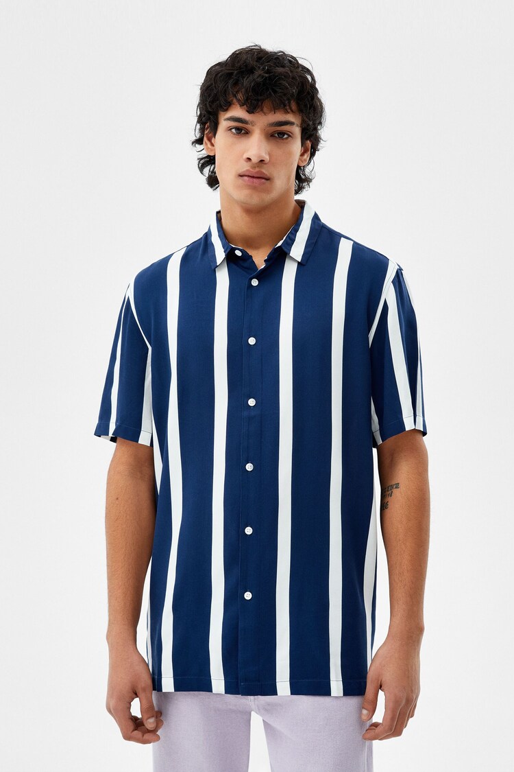 Short sleeve shirt with striped twill