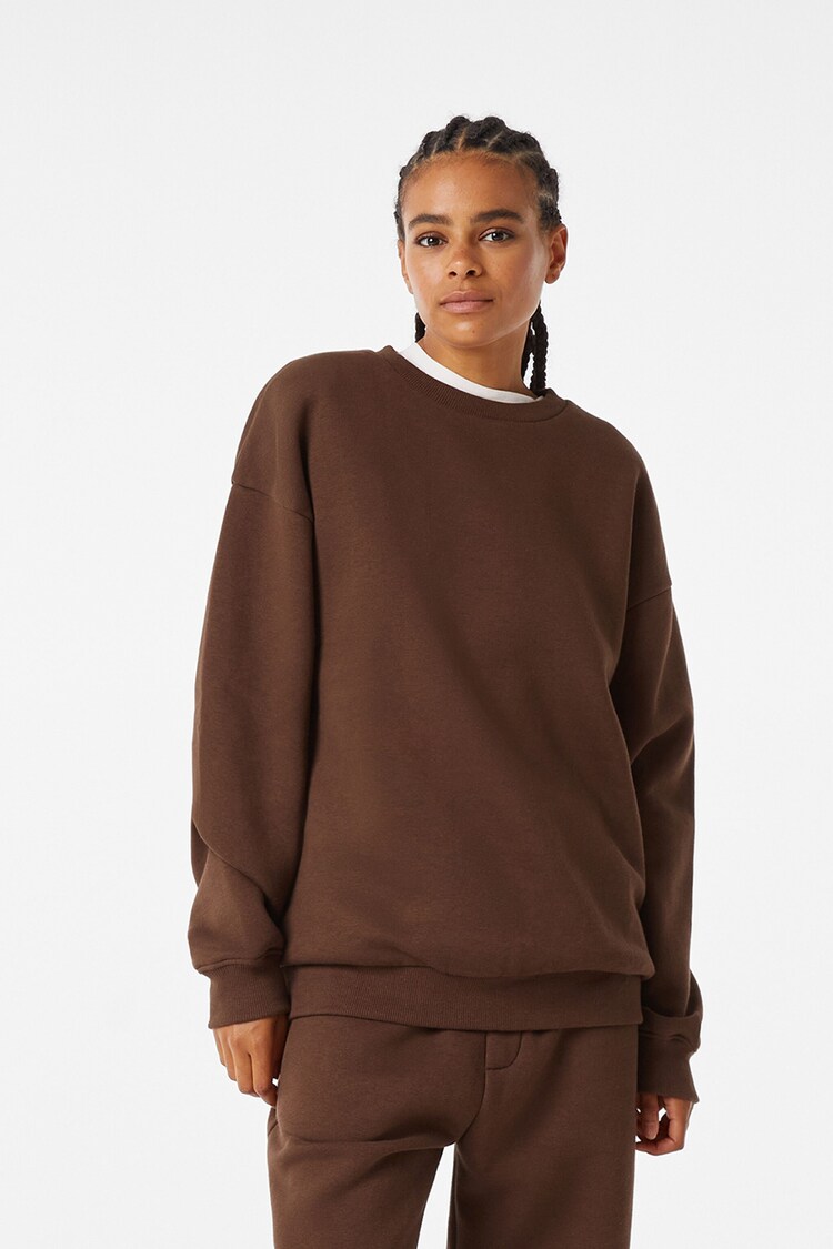 Ohlapen pulover z okroglim izrezom