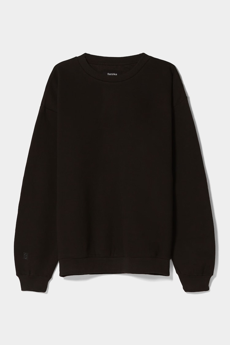 ‘Oversize’ stila džemperis ar apaļu kakla izgriezumu