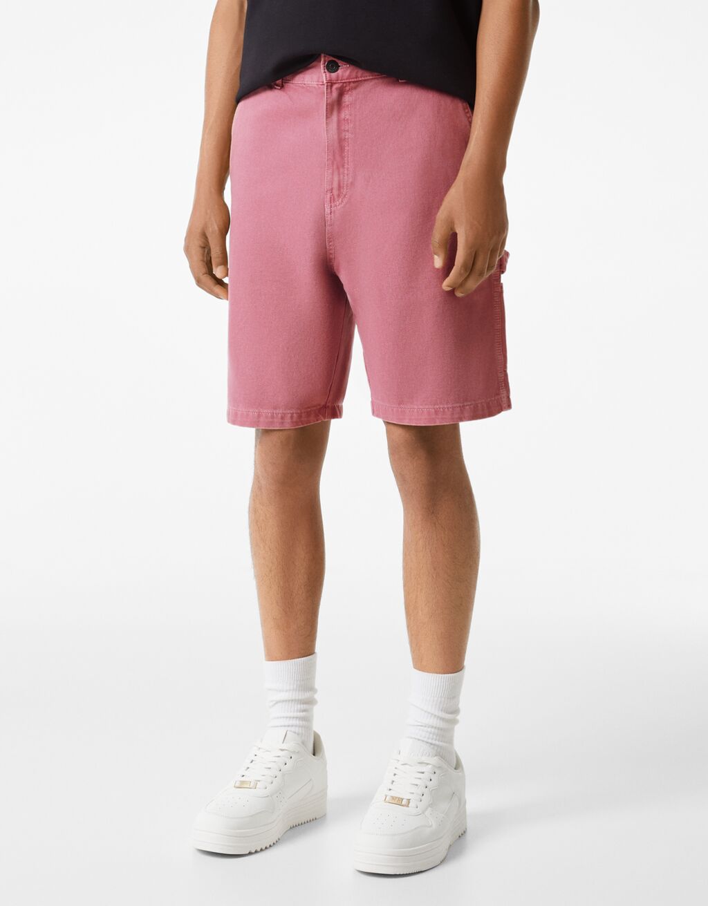 Contrasting thread carpenter Bermuda shorts