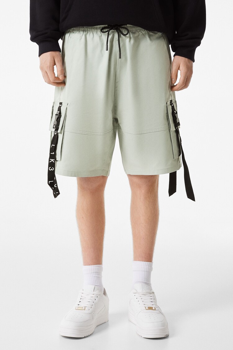 Bermuda kratke hlače z žepi in trakovi