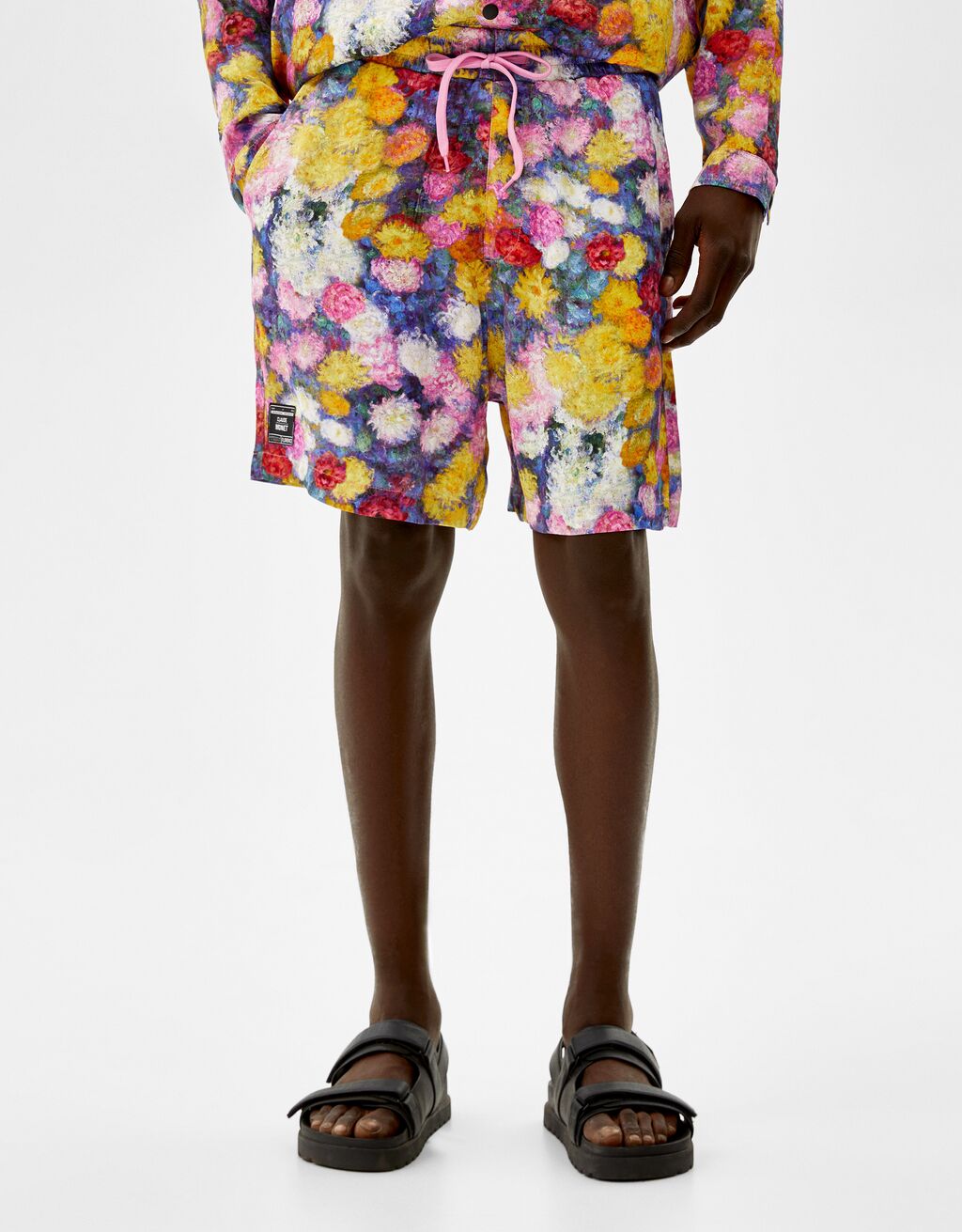 Relaxed fit Bermuda shorts with Art series print