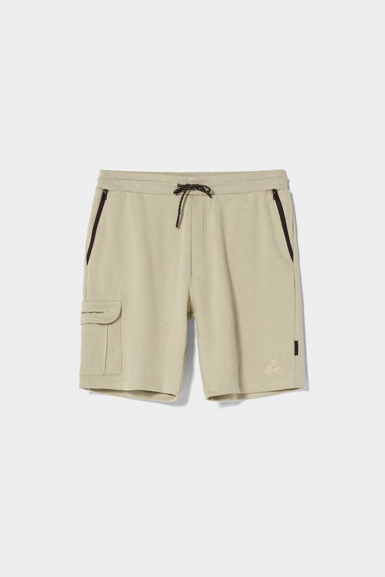 Plush cargo Bermuda shorts