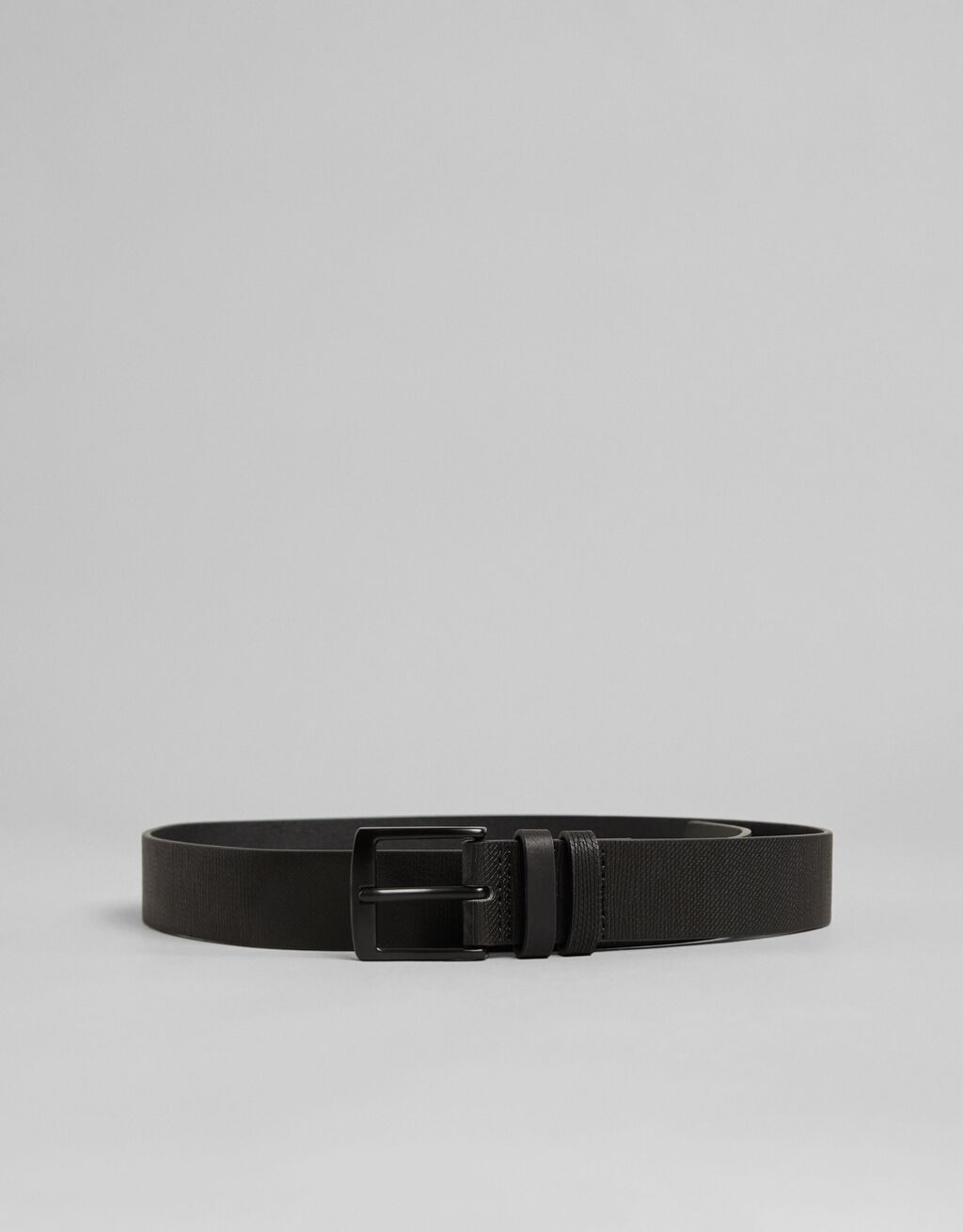 Textured weave faux leather belt