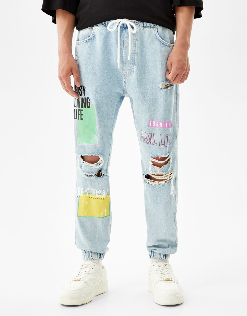 Jeans in joggingstijl met print en scheuren