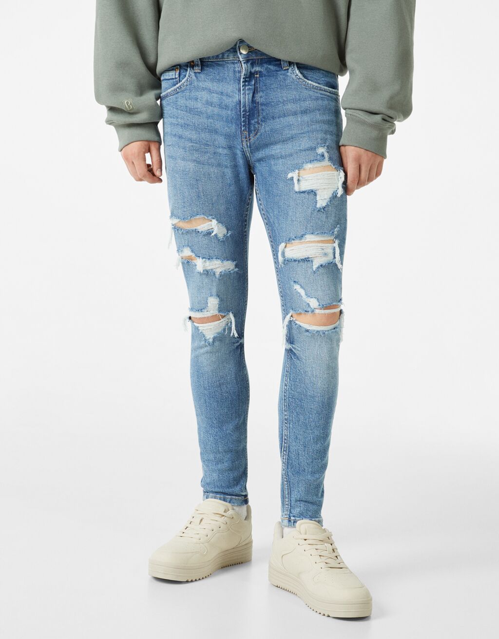 ג'ינס skinny עם קרעים