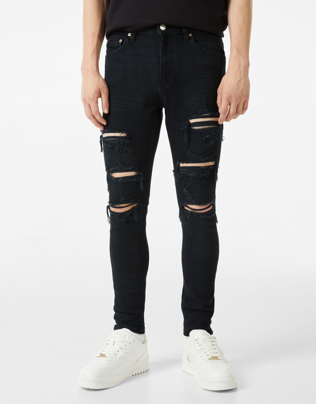 ג'ינס skinny עם קרעים