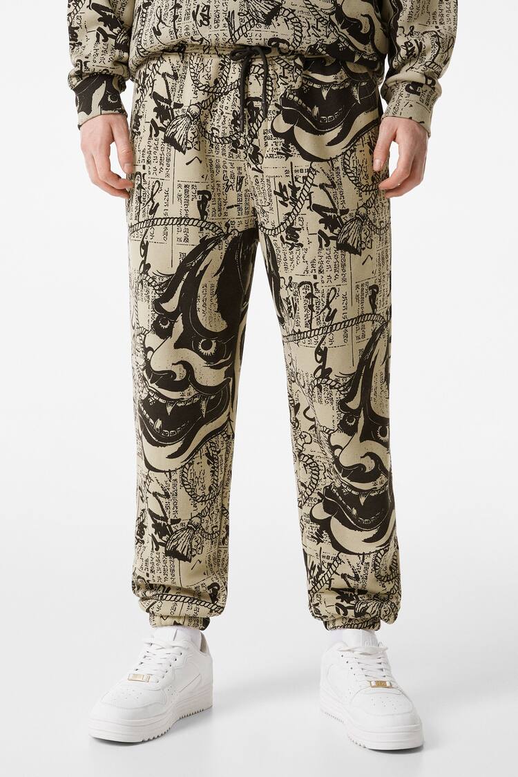 Oversize jogging trousers with an animé print