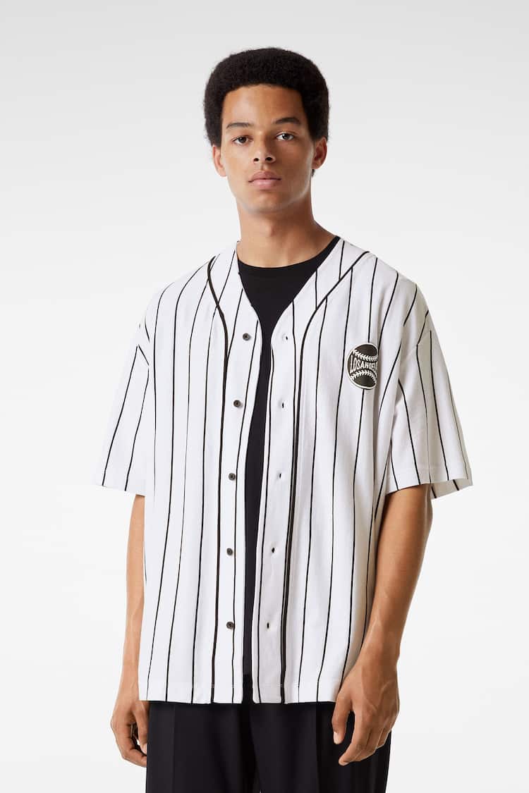 Рубашка в бейсбольном стиле с короткими рукавами