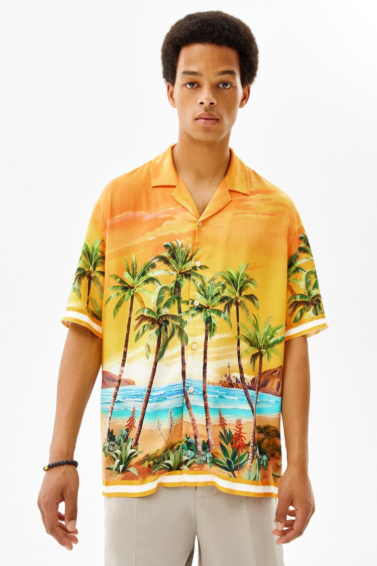 Relaxed fit palm tree print shirt with short sleeves