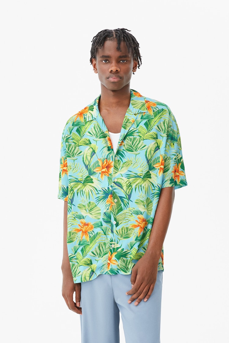 Tropik desenli kısa kollu relaxed fit gömlek