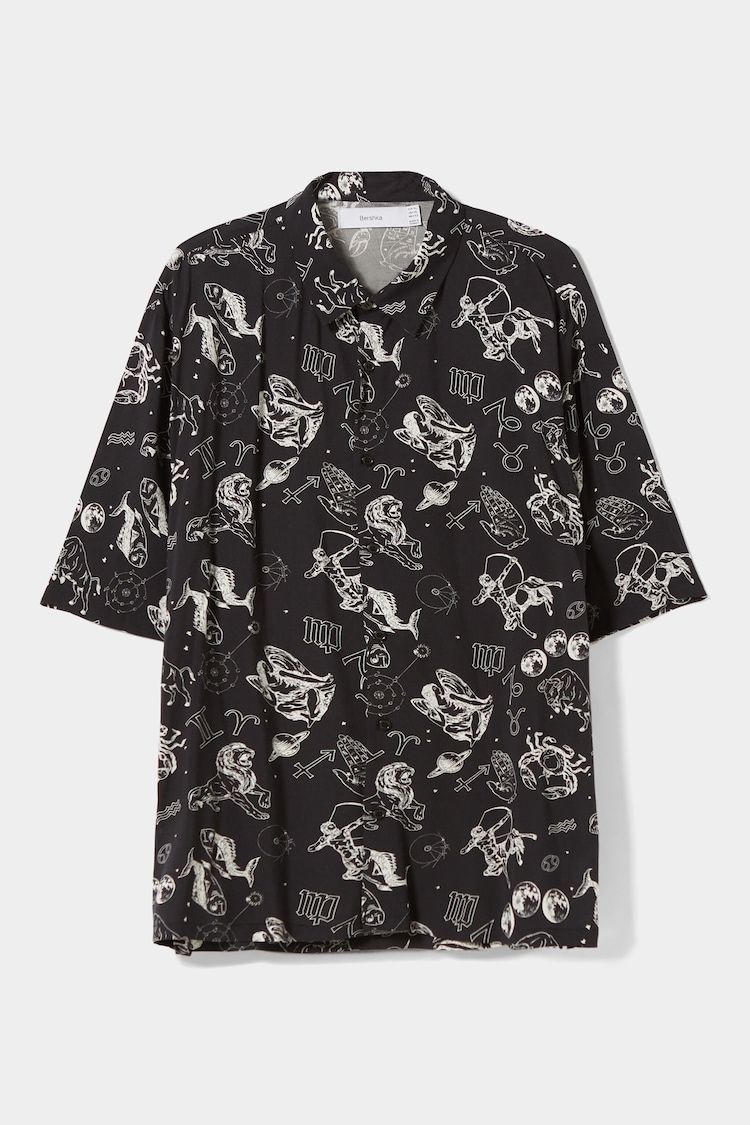 Relaxed fit esoteric print shirt with short sleeves