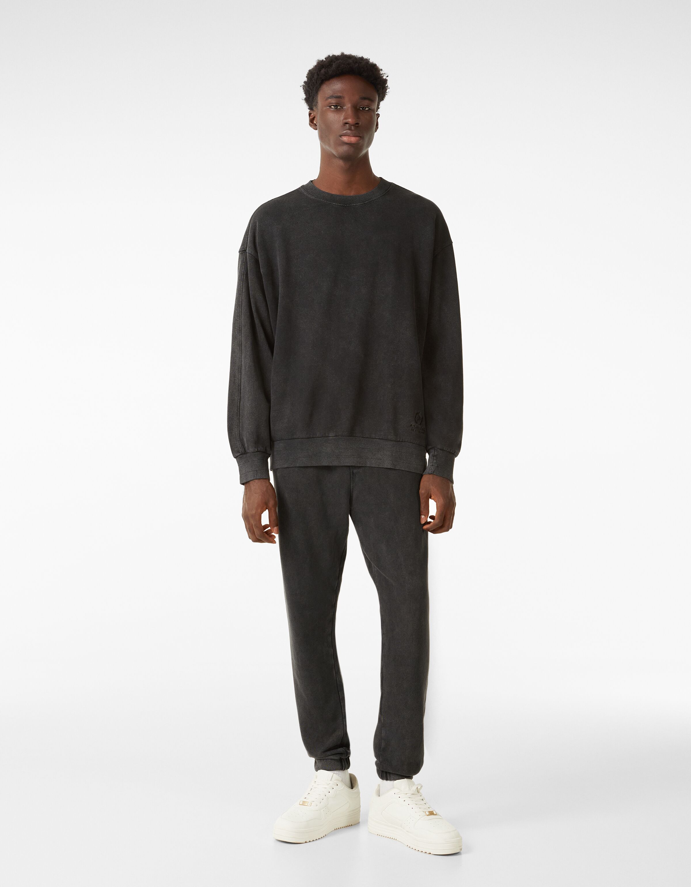 Round neck faded sweatshirt 