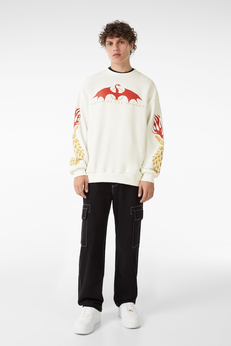 ‘Oversize’ stila džemperis ‘House of Dragons’ ar apaļu kakla izgriezumu