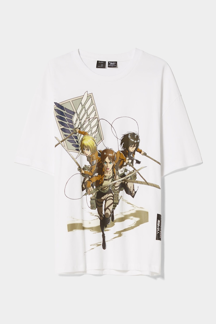 Trumparankoviai vidutinio platumo marškinėliai su „Attack on Titan“ raštu