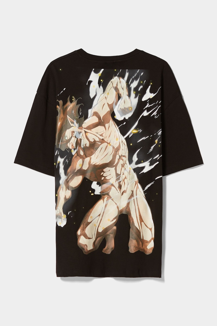 T-shirt med middle fit och Attack on Titan-tryck