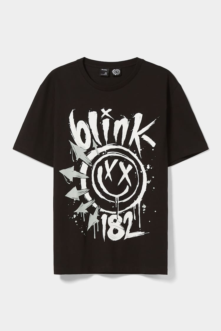 Kaus lengan pendek regular fit dilengkapi gambar Blink 182