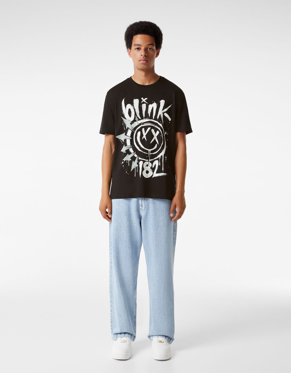 Тениска стандартна кройка с къс ръкав и принт Blink 182